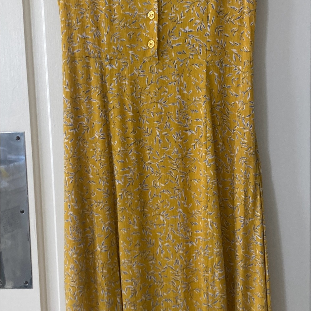 Yellow Floral Women's dress vintage looking. Lightweight sexy side zipper